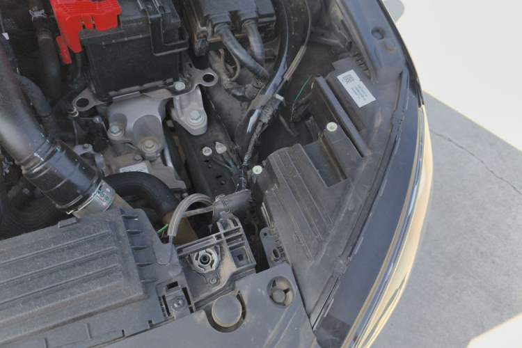 Used Lincoln Corsair 2023 2.0T Two-Wheel Drive Luxury Edition Engine Bay Left