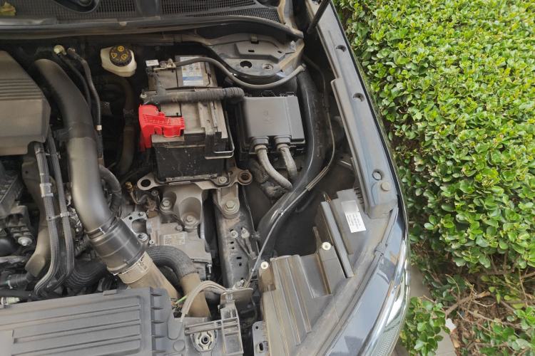 Used Lincoln Corsair 2023 2.0T Two-Wheel-Drive Luxury Edition Engine Bay Left