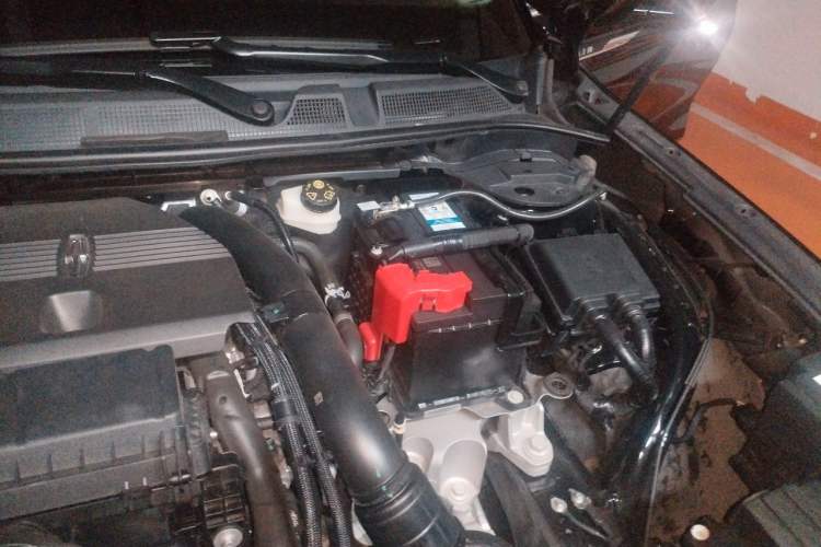 Used Lincoln Corsair 2023 2.0T Two-Wheel Drive Luxury Edition Engine Bay Left