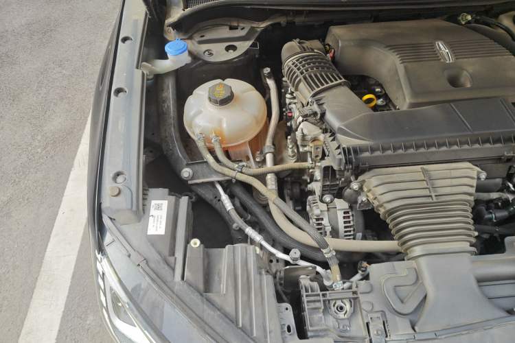 Used Lincoln Corsair 2023 2.0T Two-Wheel-Drive Luxury Edition Engine Bay Right