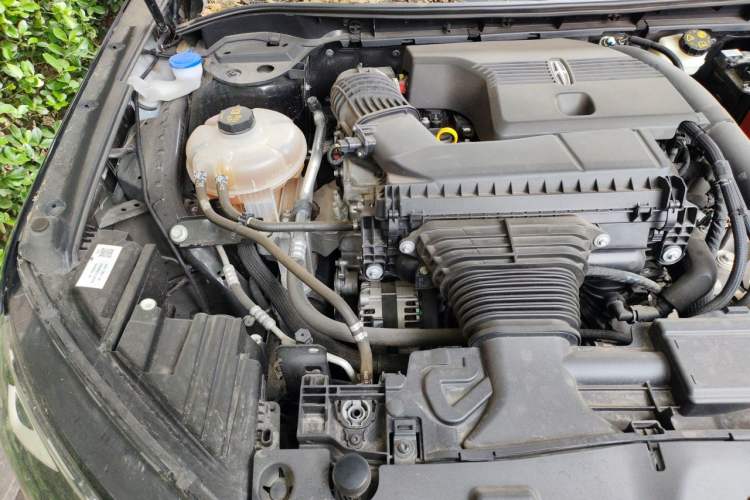 Used Lincoln Corsair 2023 2.0T Two-Wheel-Drive Luxury Edition Engine Bay Right