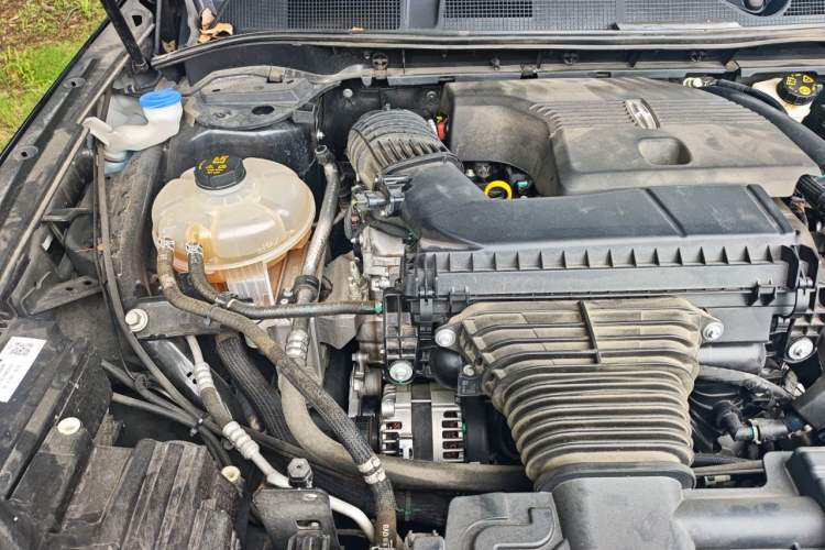 Used Lincoln Corsair 2023 2.0T Two-Wheel-Drive Luxury Edition Engine Bay Right
