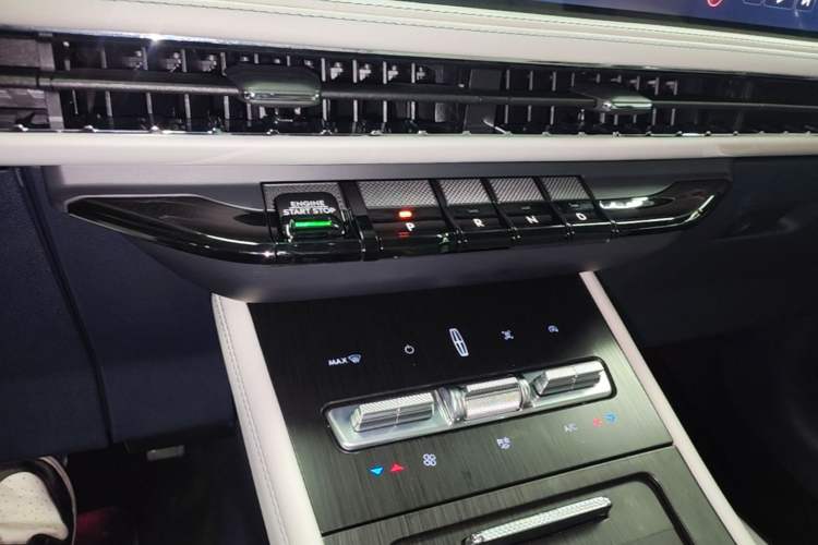 Used Lincoln Corsair 2023 2.0T Two-Wheel Drive Luxury Edition Gear Lever