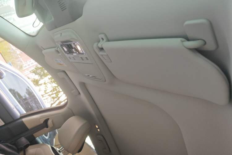 Used Lincoln Corsair 2023 2.0T Two-Wheel-Drive Luxury Edition Headliner