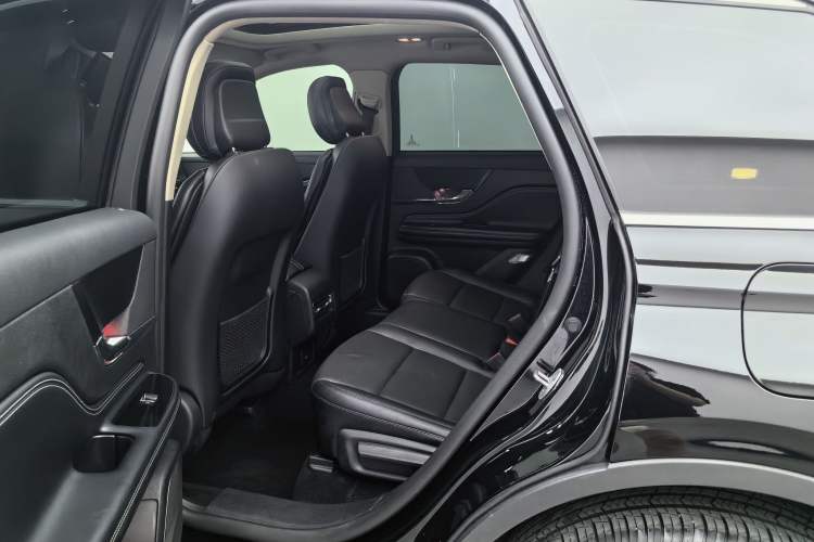 Used Lincoln Corsair 2023 2.0T Two-Wheel-Drive Luxury Edition Interior 1
