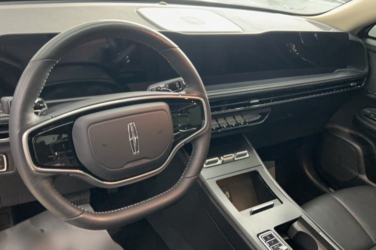 Used Lincoln Corsair 2023 2.0T Two-Wheel-Drive Luxury Edition Interior 1