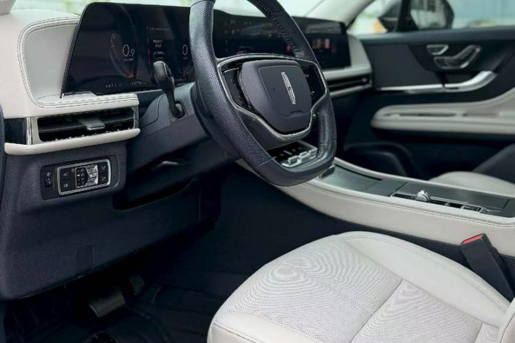Used Lincoln Corsair 2023 2.0T Two-Wheel Drive Luxury Edition Interior 2