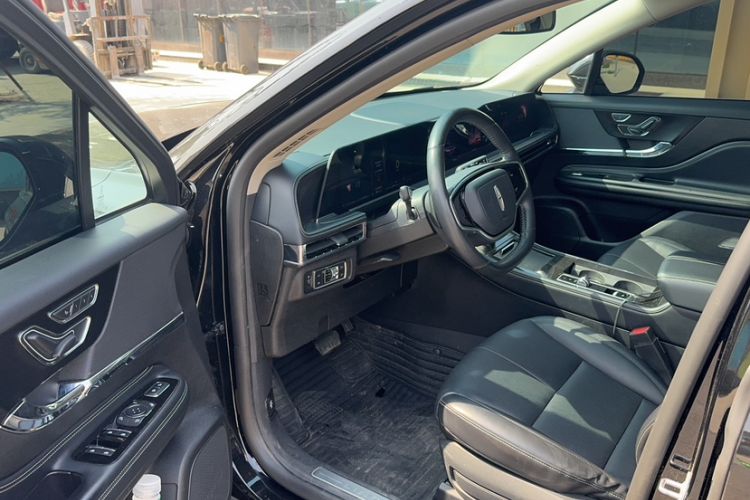 Used Lincoln Corsair 2023 2.0T Two-Wheel Drive Luxury Edition Interior 2