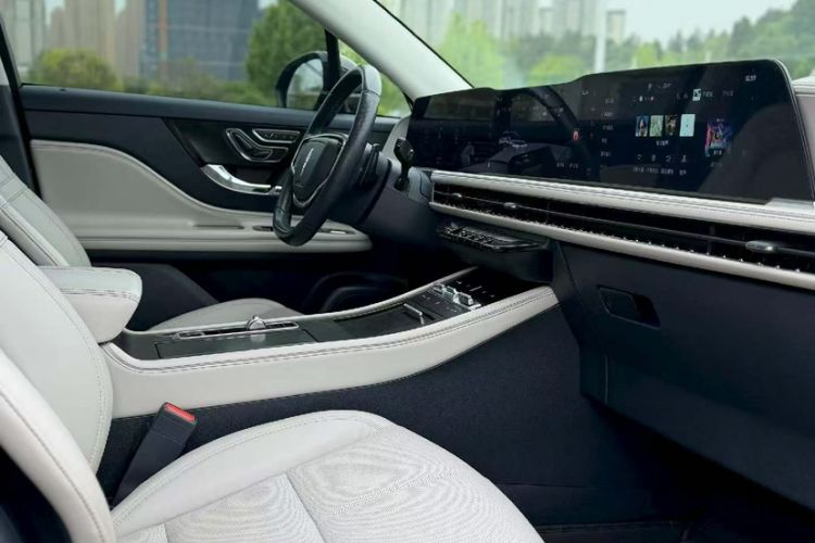 Used Lincoln Corsair 2023 2.0T Two-Wheel Drive Luxury Edition Interior 3