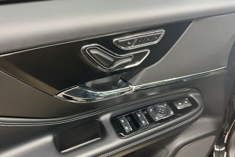 Used Lincoln Corsair 2023 2.0T Two-Wheel-Drive Luxury Edition Interior 4
