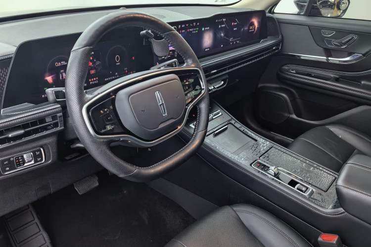 Used Lincoln Corsair 2023 2.0T Two-Wheel-Drive Luxury Edition Interior 5