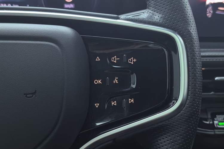 Used Lincoln Corsair 2023 2.0T Two-Wheel-Drive Luxury Edition Interior 8