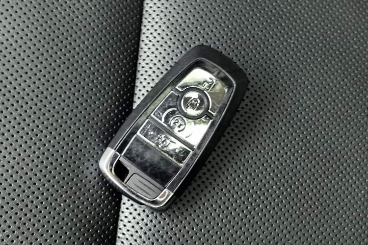 Used Lincoln Corsair 2023 2.0T Two-Wheel-Drive Luxury Edition Interior 9