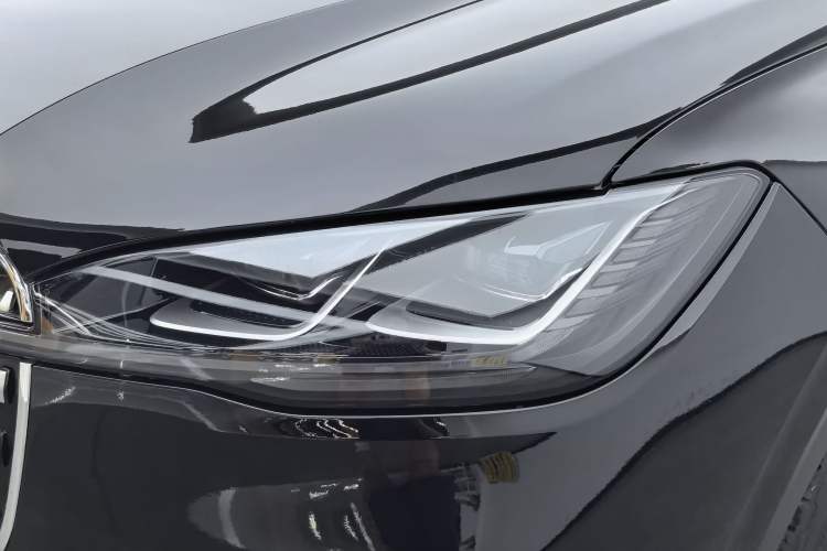 Used Lincoln Corsair 2023 2.0T Two-Wheel-Drive Luxury Edition Left Front Headlight
