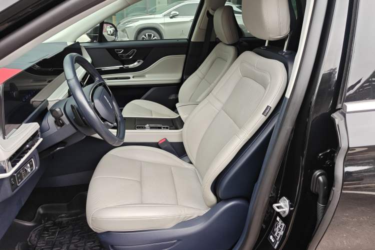 Used Lincoln Corsair 2023 2.0T Two-Wheel Drive Luxury Edition Left Front Seat