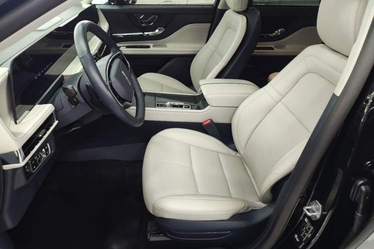 Used Lincoln Corsair 2023 2.0T Two-Wheel Drive Luxury Edition Left Front Seat