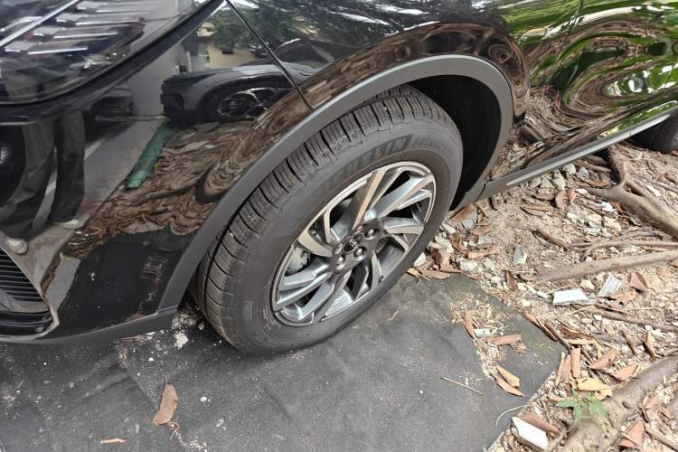 Used Lincoln Corsair 2023 2.0T Two-Wheel Drive Luxury Edition Left Front Wheel Hub