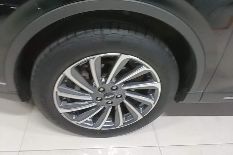 Used Lincoln Corsair 2023 2.0T Two-Wheel Drive Luxury Edition Left Front Wheel Hub