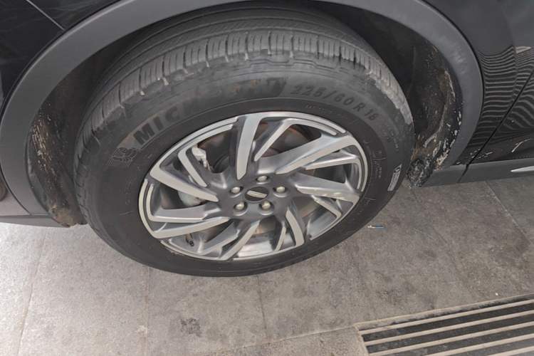 Used Lincoln Corsair 2023 2.0T Two-Wheel Drive Luxury Edition Left Front Wheel Hub
