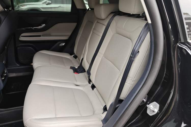 Used Lincoln Corsair 2023 2.0T Two-Wheel Drive Luxury Edition Left Rear Seat