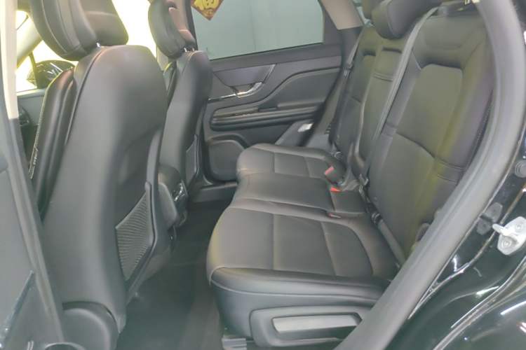 Used Lincoln Corsair 2023 2.0T Two-Wheel-Drive Luxury Edition Left Rear Seat
