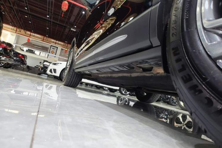 Used Lincoln Corsair 2023 2.0T Two-Wheel Drive Luxury Edition Left Side Sill