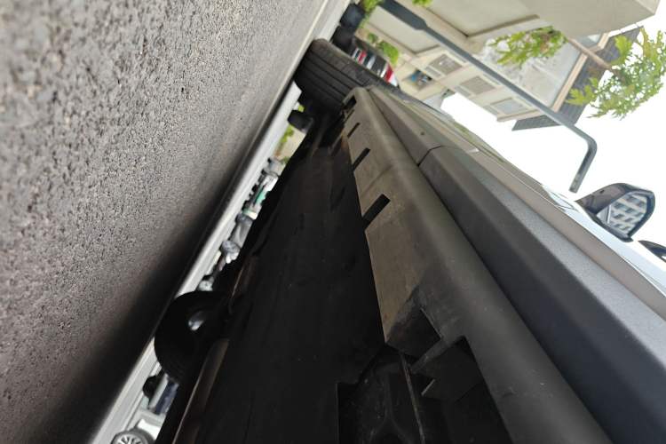 Used Lincoln Corsair 2023 2.0T Two-Wheel Drive Luxury Edition Left Side Sill