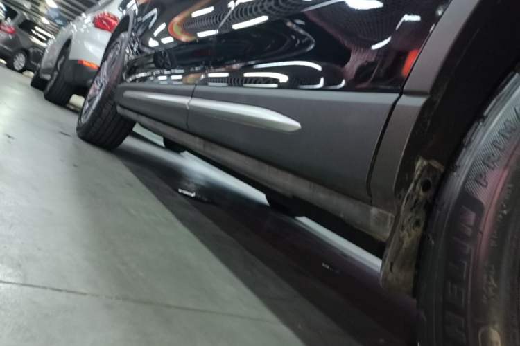 Used Lincoln Corsair 2023 2.0T Two-Wheel Drive Luxury Edition Left Side Sill