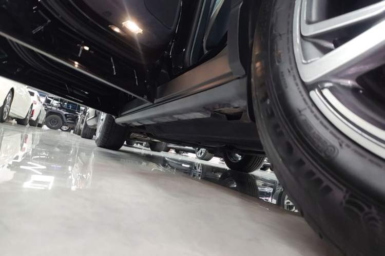 Used Lincoln Corsair 2023 2.0T Two-Wheel Drive Luxury Edition Left Side Sill