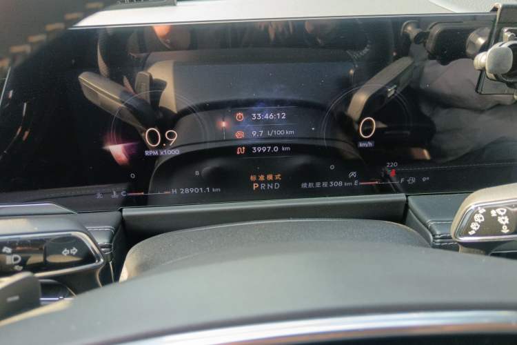 Used Lincoln Corsair 2023 2.0T Two-Wheel Drive Luxury Edition Odometer Close Up