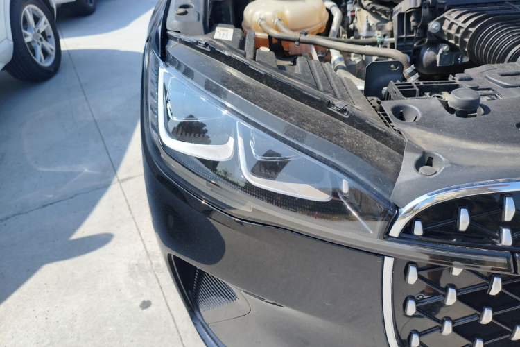 Used Lincoln Corsair 2023 2.0T Two-Wheel Drive Luxury Edition Right Front Headlight