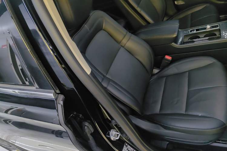 Used Lincoln Corsair 2023 2.0T Two-Wheel-Drive Luxury Edition Right Front Seat