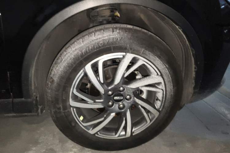 Used Lincoln Corsair 2023 2.0T Two-Wheel Drive Luxury Edition Right Front Wheel Hub