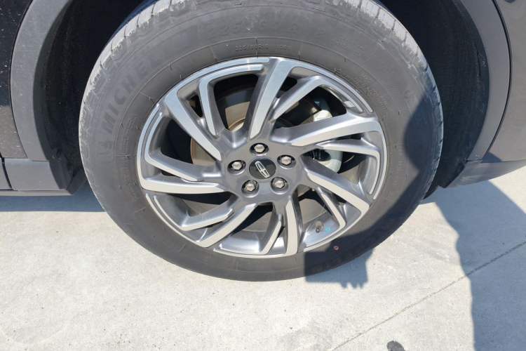 Used Lincoln Corsair 2023 2.0T Two-Wheel Drive Luxury Edition Right Front Wheel Hub