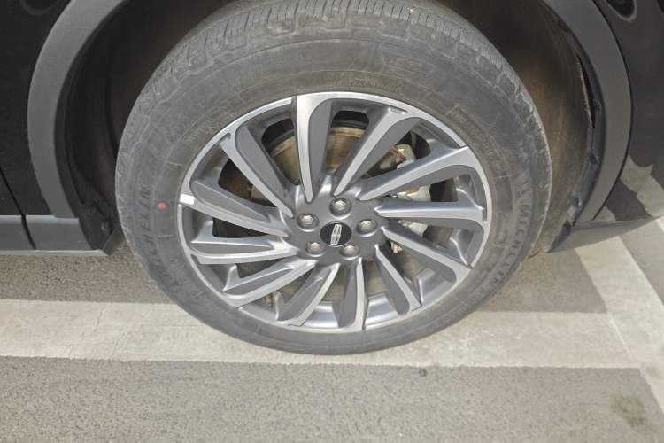 Used Lincoln Corsair 2023 2.0T Two-Wheel-Drive Luxury Edition Right Front Wheel Hub
