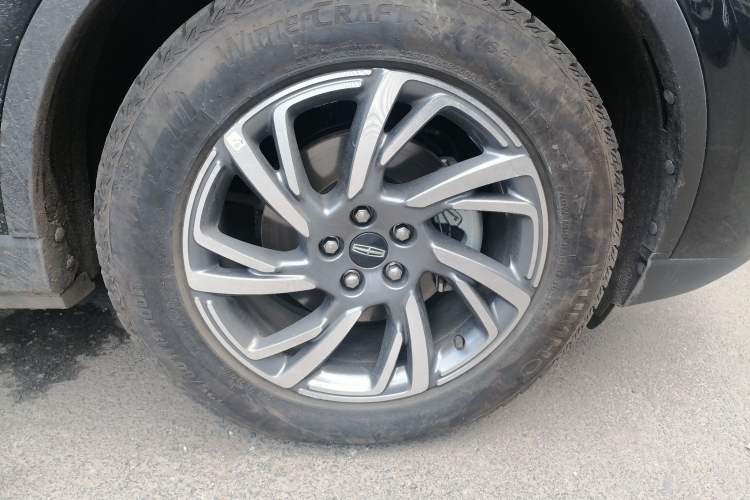 Used Lincoln Corsair 2023 2.0T Two-Wheel Drive Luxury Edition Right Front Wheel Hub