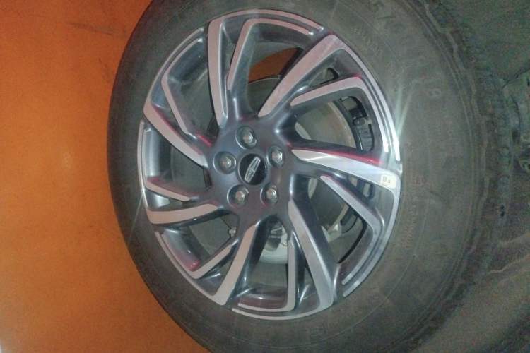 Used Lincoln Corsair 2023 2.0T Two-Wheel Drive Luxury Edition Right Front Wheel Hub