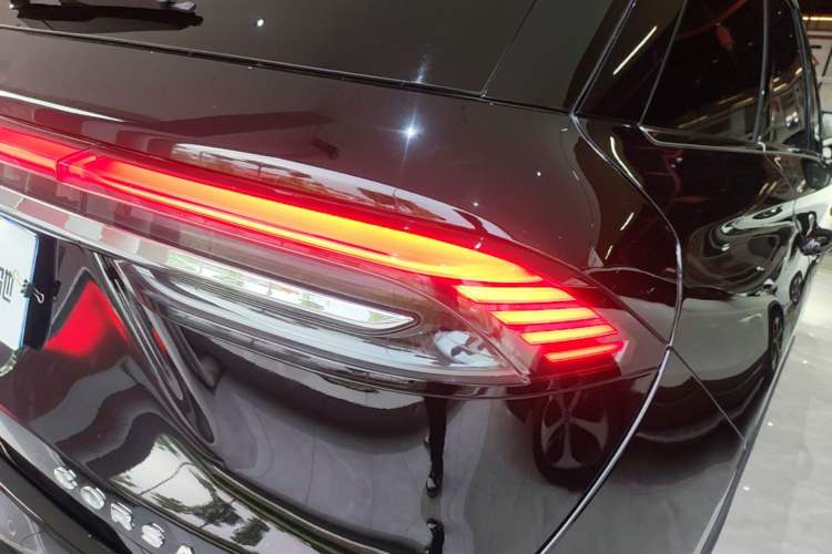 Used Lincoln Corsair 2023 2.0T Two-Wheel Drive Luxury Edition Right Rear Taillight