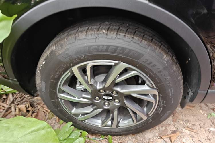 Used Lincoln Corsair 2023 2.0T Two-Wheel Drive Luxury Edition Right Rear Wheel Hub