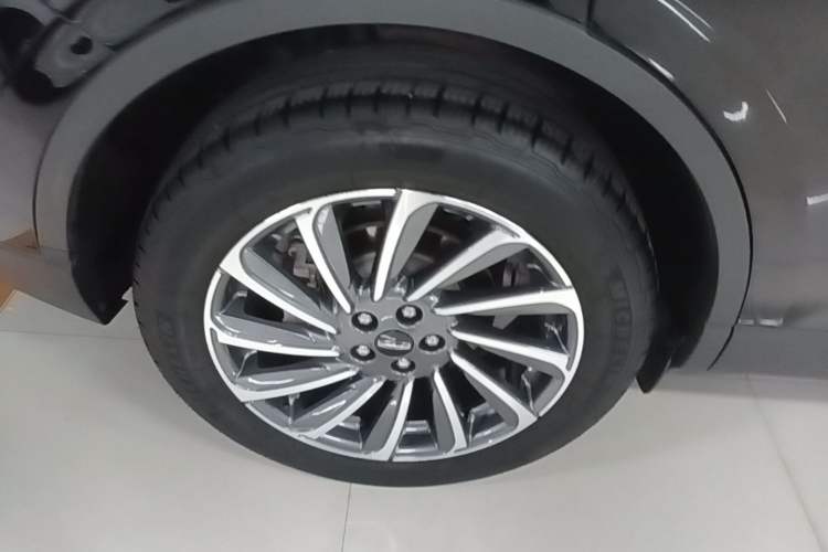 Used Lincoln Corsair 2023 2.0T Two-Wheel Drive Luxury Edition Right Rear Wheel Hub