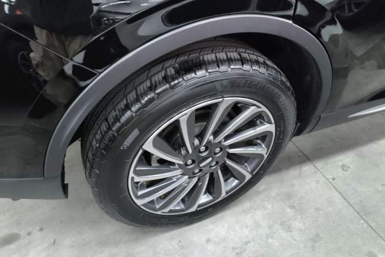 Used Lincoln Corsair 2023 2.0T Two-Wheel Drive Luxury Edition Right Rear Wheel Hub