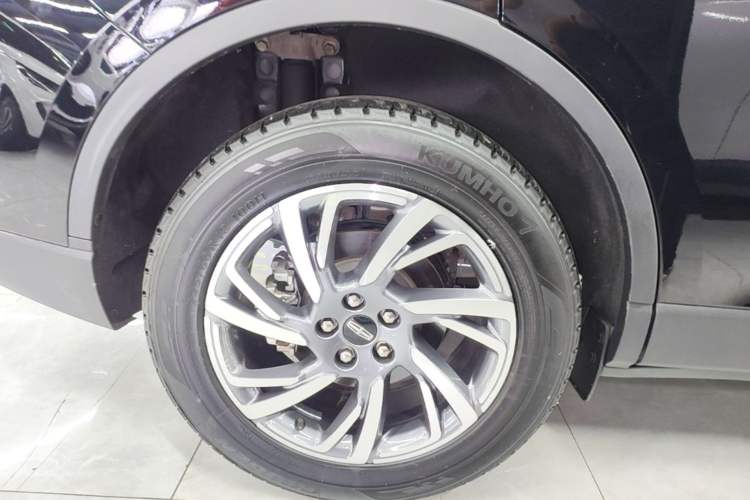 Used Lincoln Corsair 2023 2.0T Two-Wheel Drive Luxury Edition Right Rear Wheel Hub