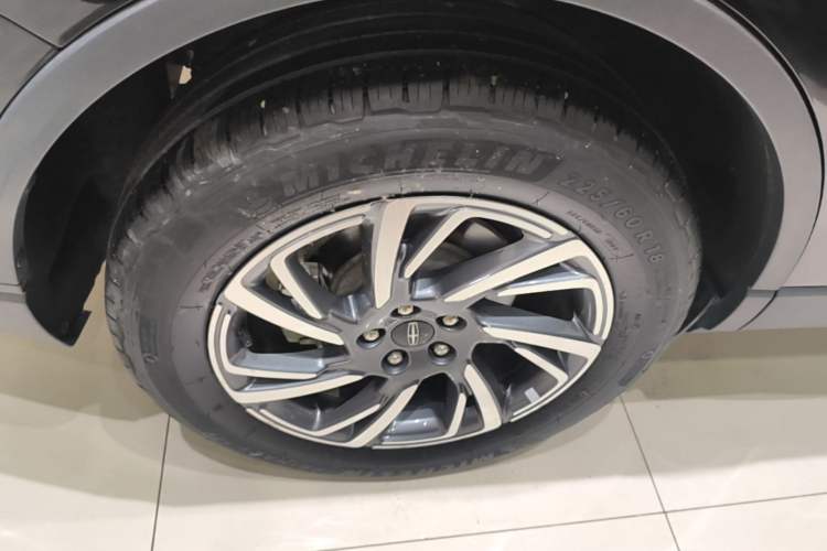 Used Lincoln Corsair 2023 2.0T Two-Wheel Drive Luxury Edition Right Rear Wheel Hub