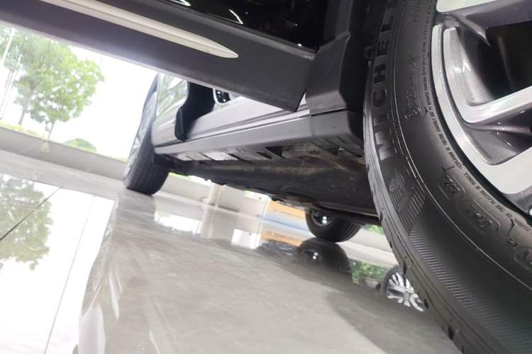 Used Lincoln Corsair 2023 2.0T Two-Wheel Drive Luxury Edition Right Side Sill