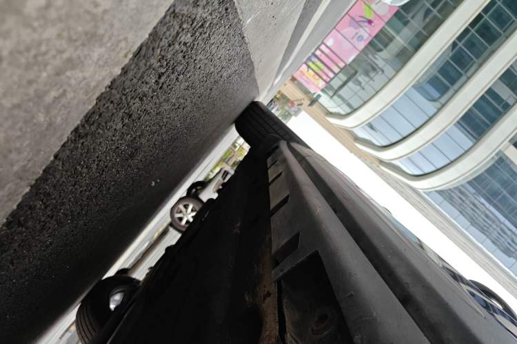 Used Lincoln Corsair 2023 2.0T Two-Wheel Drive Luxury Edition Right Side Sill