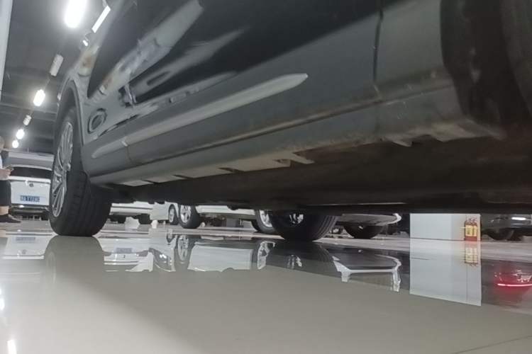 Used Lincoln Corsair 2023 2.0T Two-Wheel Drive Luxury Edition Right Side Sill
