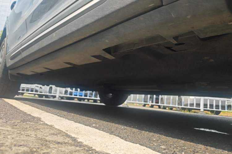 Used Lincoln Corsair 2023 2.0T Two-Wheel Drive Luxury Edition Right Side Sill