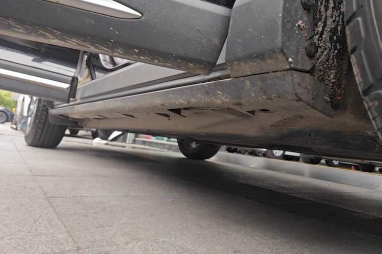 Used Lincoln Corsair 2023 2.0T Two-Wheel Drive Luxury Edition Right Side Sill