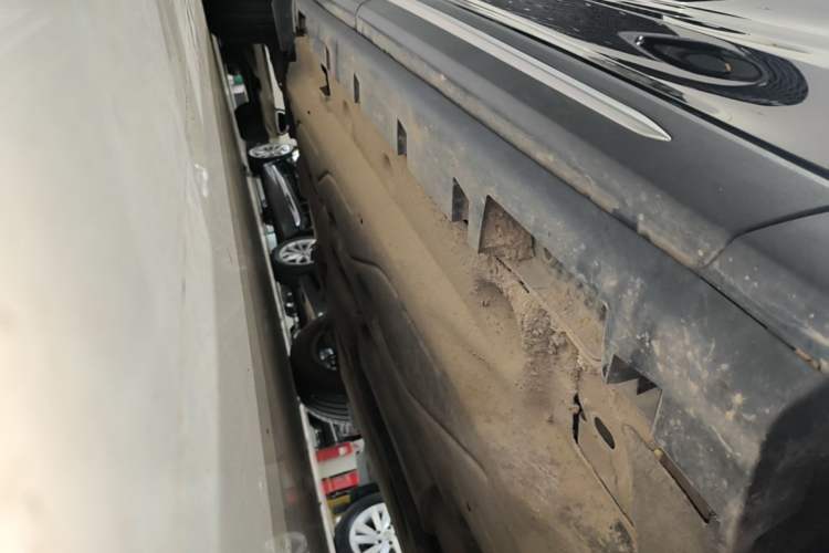 Used Lincoln Corsair 2023 2.0T Two-Wheel Drive Luxury Edition Right Side Sill