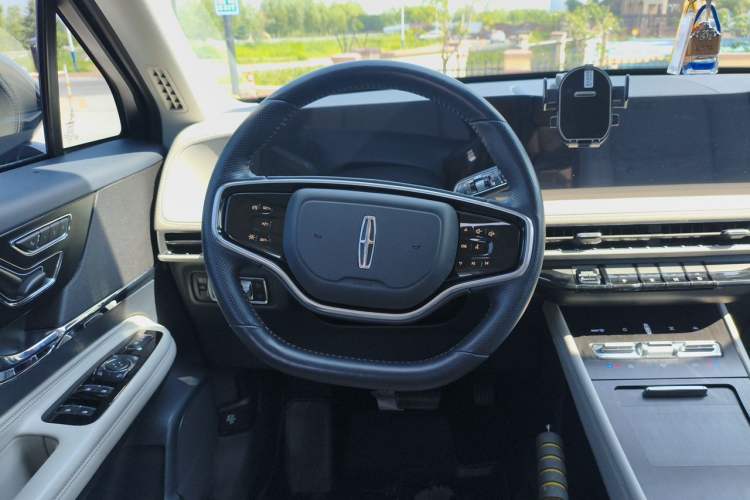 Used Lincoln Corsair 2023 2.0T Two-Wheel Drive Luxury Edition Steering Wheel
